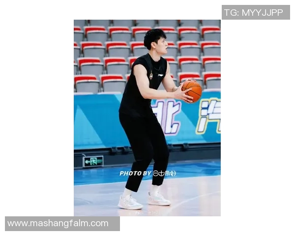 曾凡博的篮球之路：从青涩少年到职业赛场的奋斗历程与梦想追逐